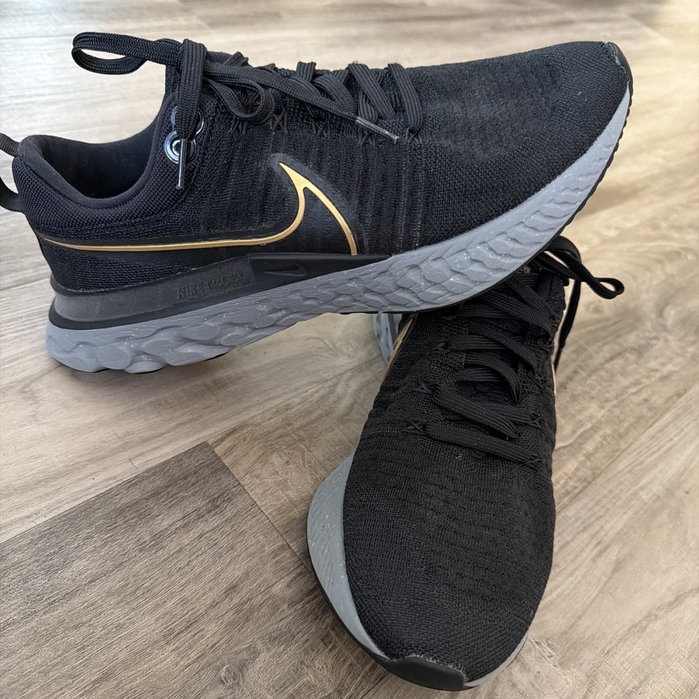 Nike Men's React Infinity Run Flyknit 2 Black Metallic Gold Size 11.5